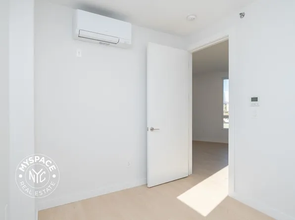 280 Meeker Avenue image 8 of 28