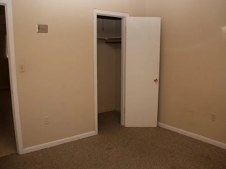 310 Delphine St — Photo 9