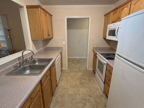 5th image of 205 Boulevard St