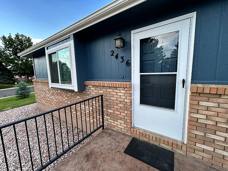 2436 Scott Ct — Photo 2