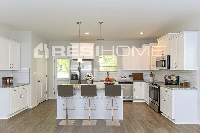 3 bed, 2.0 bath, 1255 sqft, $1,845 — Photo 3