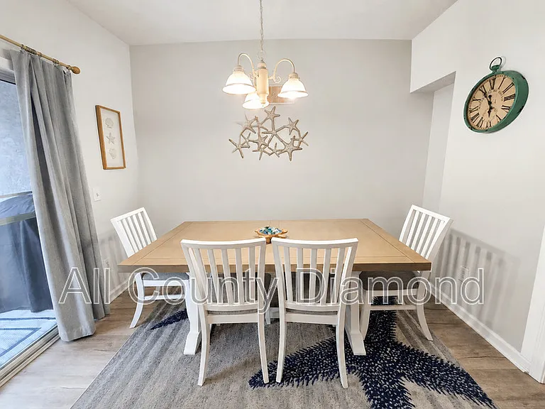 5726 Beach Dr — Photo 7