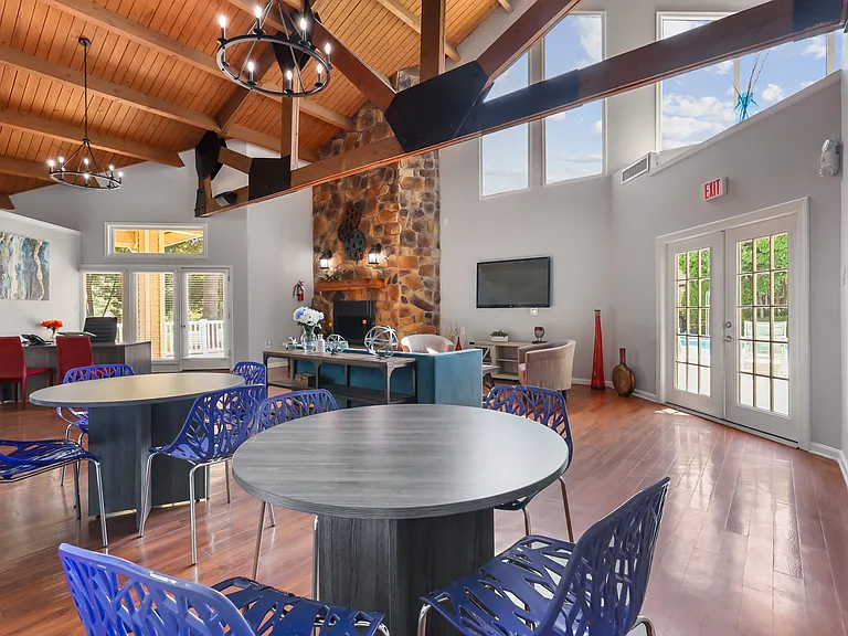Stonecreek Club Apartments — Photo 5