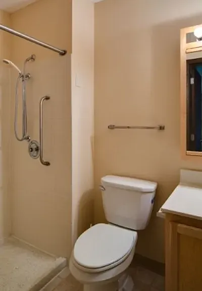 Cedar Crest Apartments — Photo 5