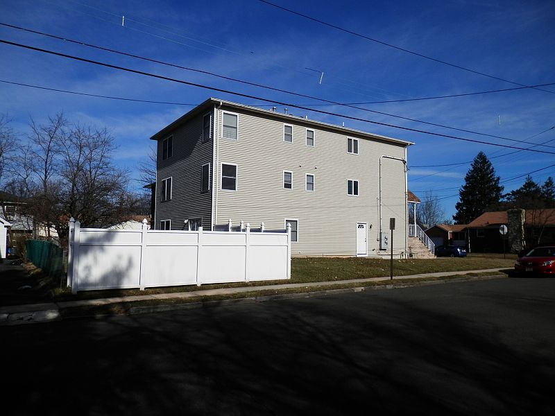 Building Photo 3
