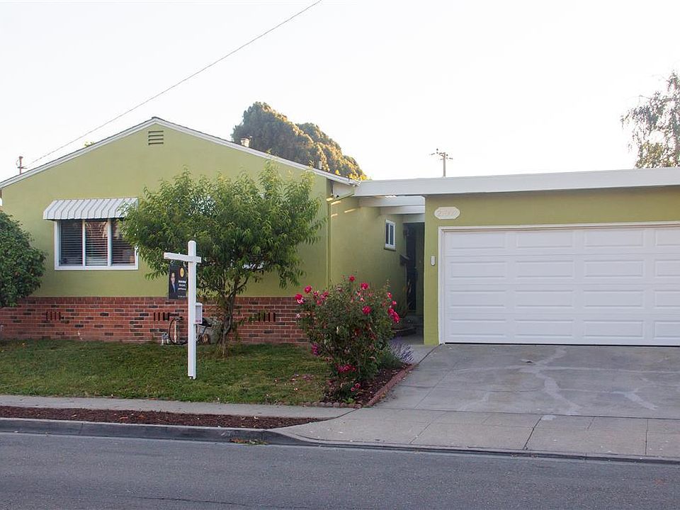 1st image of 27007 Underwood Ave