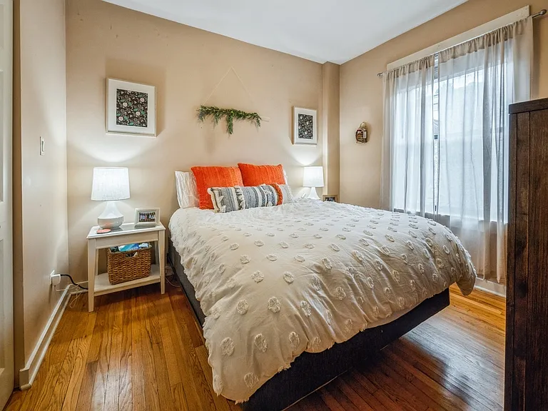 905 W Cornelia Ave #2W — Photo 2