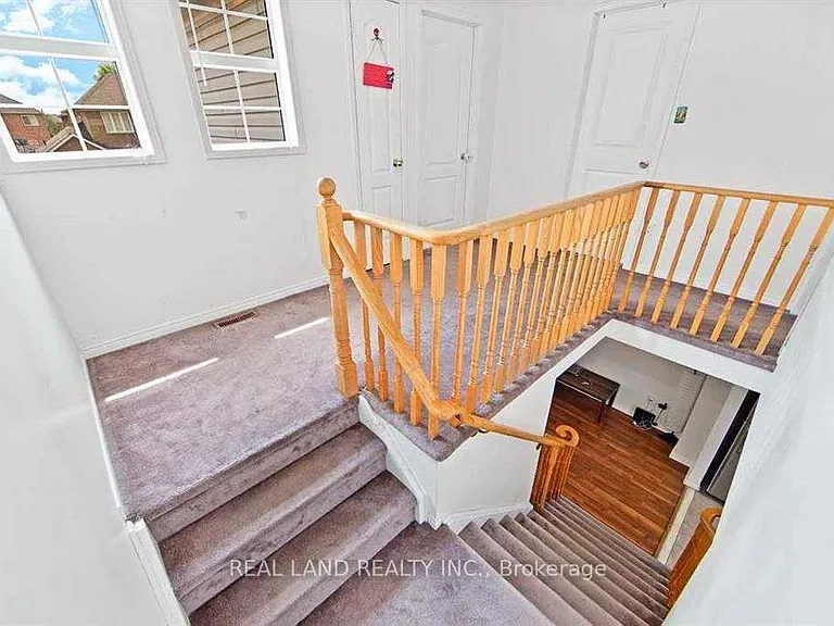 31 Poplar Plains Rd — Photo 8