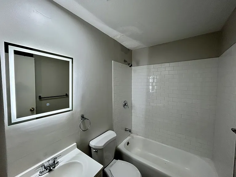 2506 Redbud Ln — Photo 17