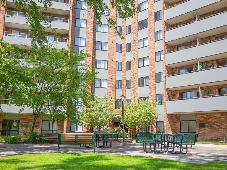 Oxford Park Towers of Berkley Senior Community — Photo 13