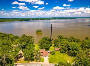201 Westwood Dr E, Trinity, TX 75862