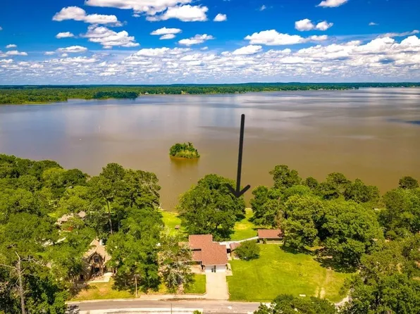 201 Westwood Dr E, Trinity, TX 75862