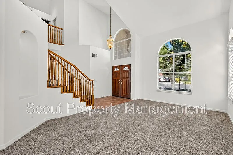 4 bed, 3.0 bath, 2622 sqft, $3,495 — Photo 4