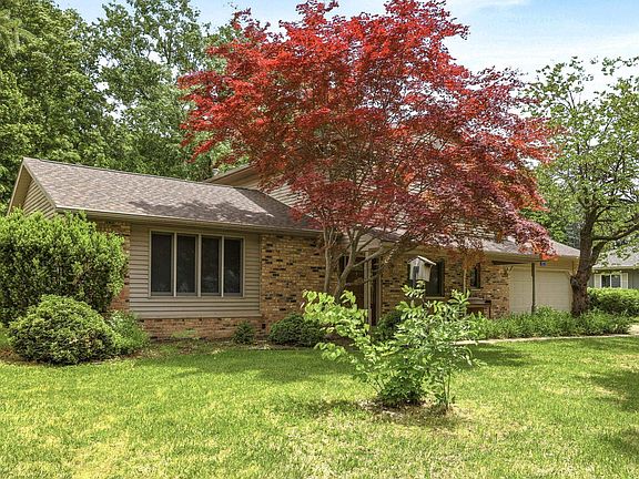 3rd image of 577 Franconian Dr E