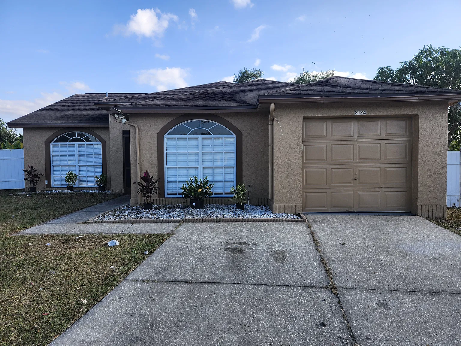 4 bed, 1256 sqft, $2,000 — Photo 1