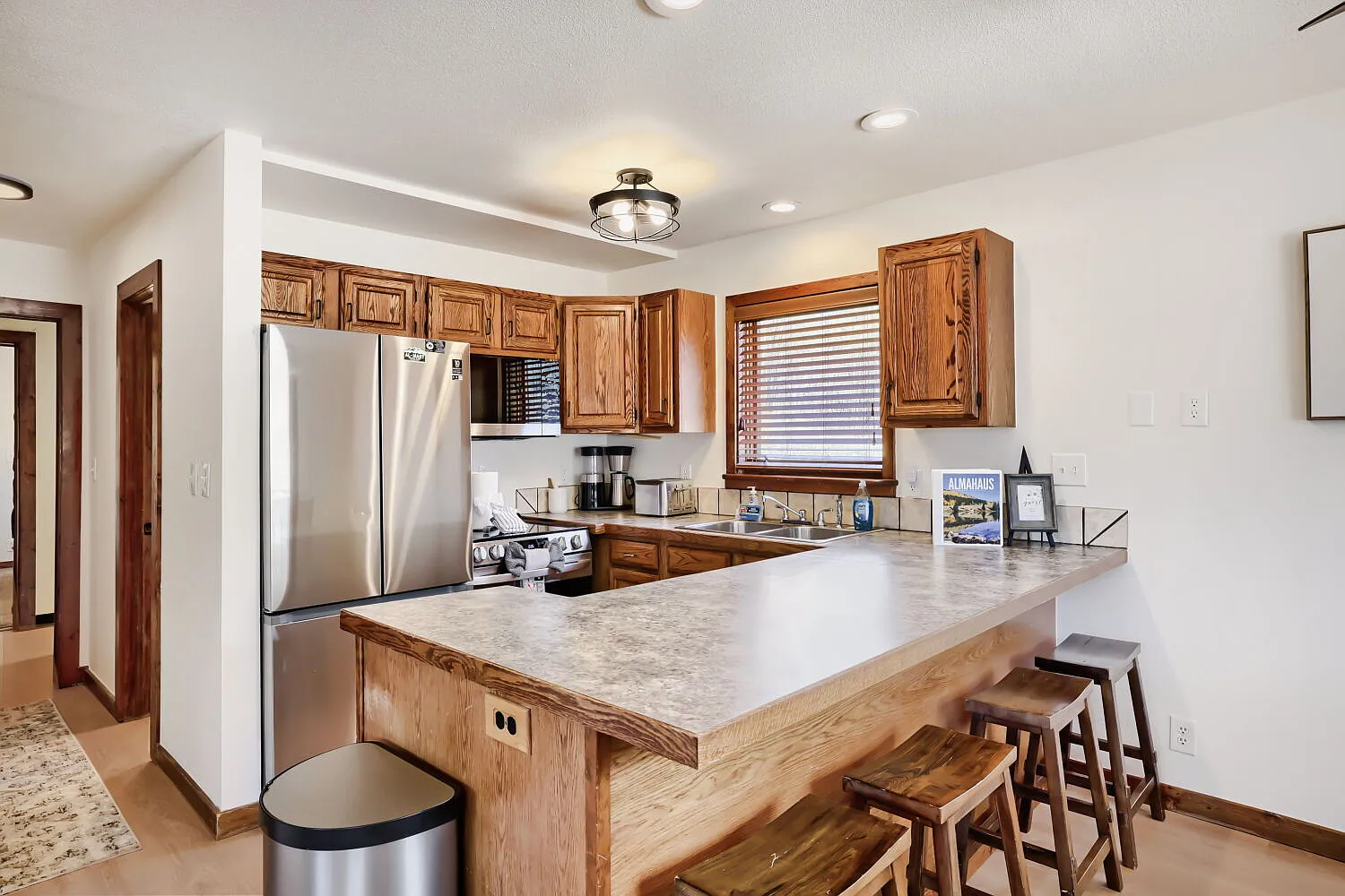 4 bed, 2.0 bath, $3,400 — Photo 2