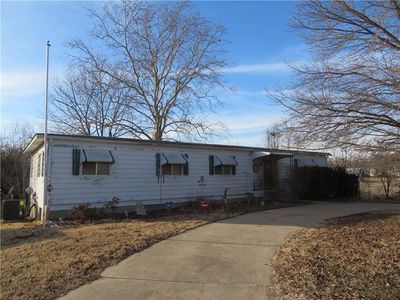 410 S Hospital Dr, Paola, KS, 66071