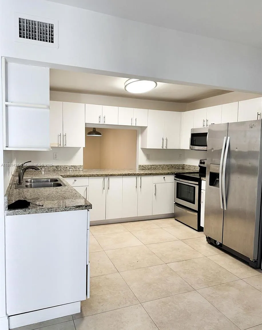 2 bed, 2.5 bath, 1780 sqft, $3,000 — Photo 4