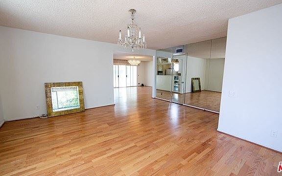 4th image of 23430 W Vanowen St