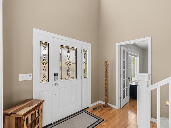 5th image of 718 Talons Ct