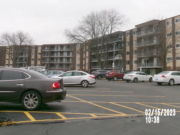 2900 Maple Ave APT 1A, Downers Grove, IL 60515