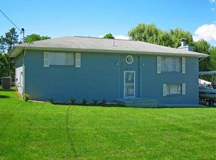 1027 Hillview Dr, Dandridge, TN 37725