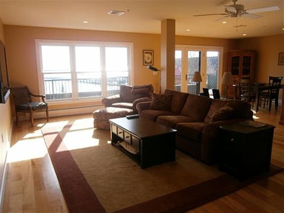4th image of 107 N Lakeshore Blvd APT 3C