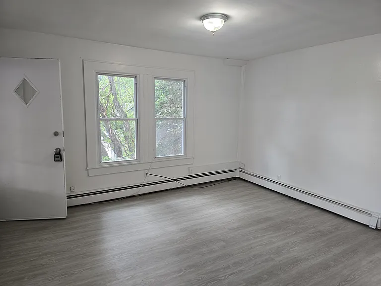 111 La Grange St — Photo 7