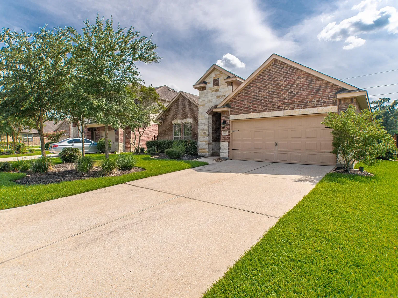 4 bed, 2.0 bath, 2443 sqft, $3,200 — Photo 1