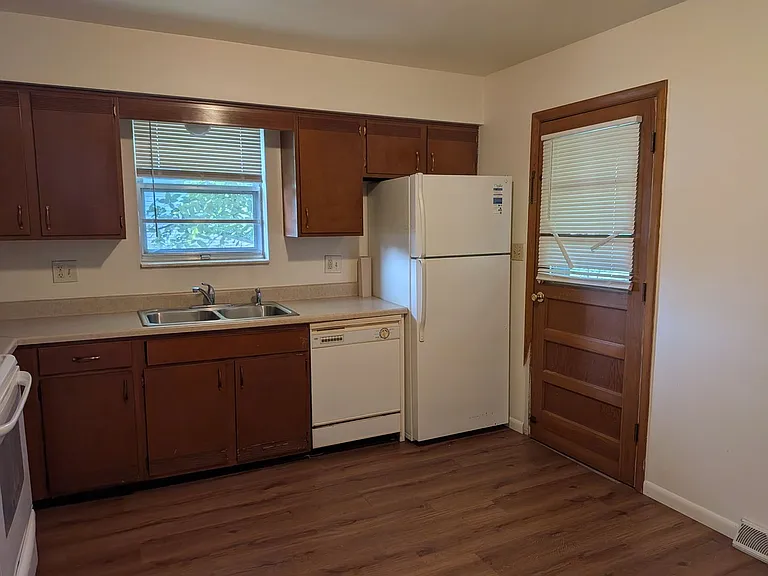 805 S Fairview Rd — Photo 7