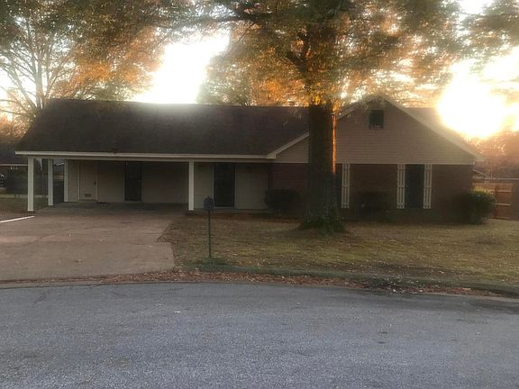 2nd image of 561 Litchfield Pl