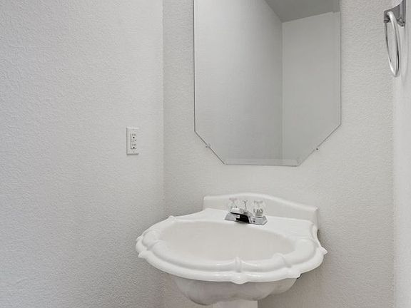 5th image of 315 Nicole Way