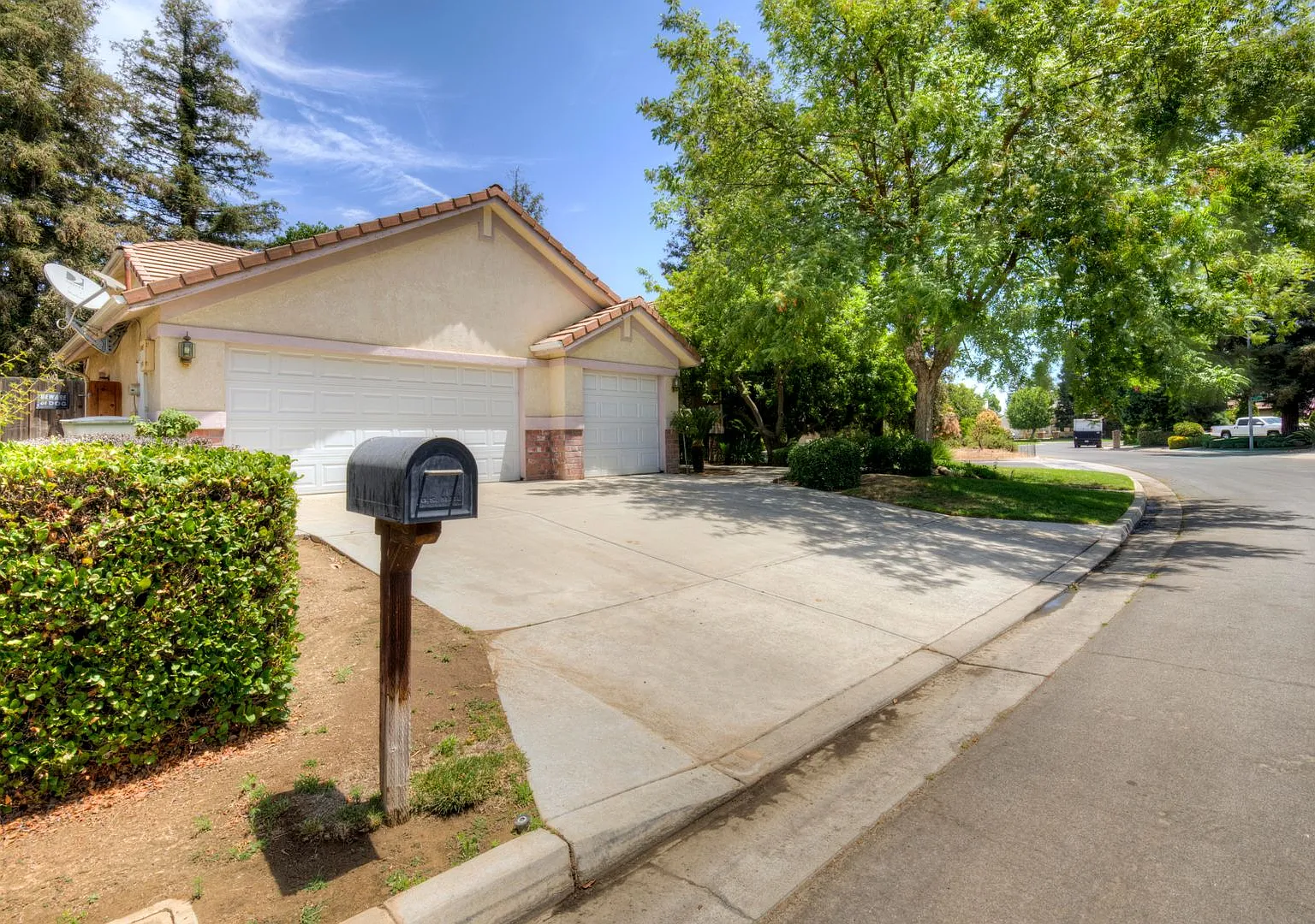 5508 W Bluff Avenue — Photo 3