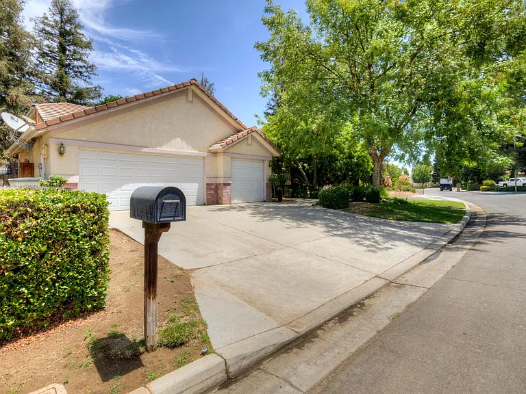 5508 W Bluff Ave — Photo 3