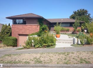 4026 SW Henderson St, Seattle, WA 98136