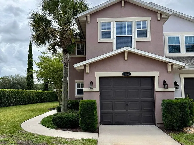 104 Crete Ct — Photo 1