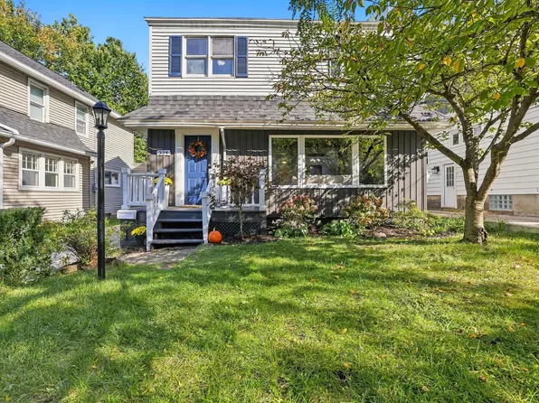 324 Gladstone Dr SE, Grand Rapids, MI 49506