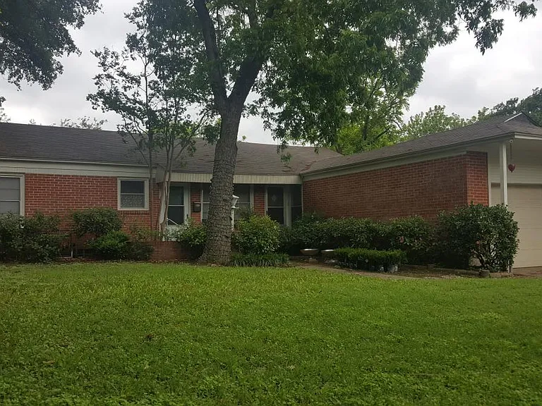 6202 Power Dr — Photo 1