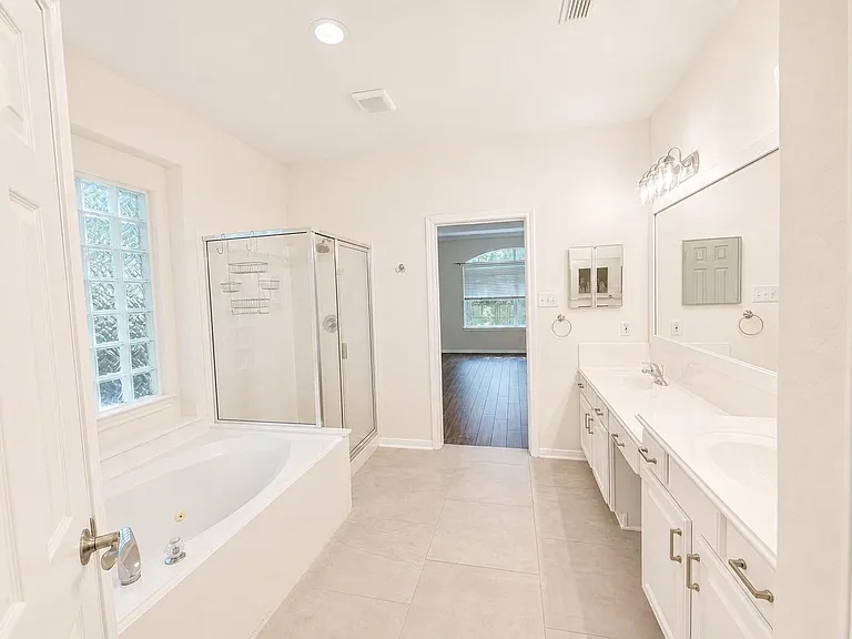 98 W Knightsbridge Dr — Photo 19