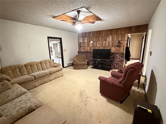 4th image of 104 E Cedar St