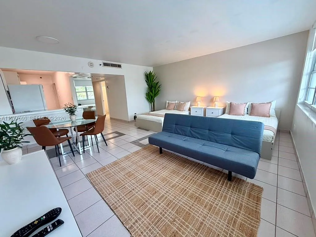 The Decoplage Condo — Photo 1