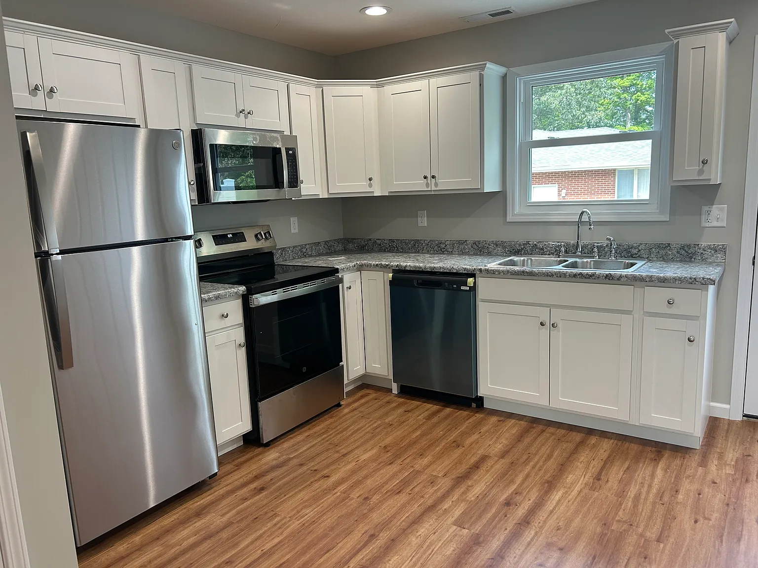 2 bed, 1.5 bath, 1000 sqft, $1,300 — Photo 4