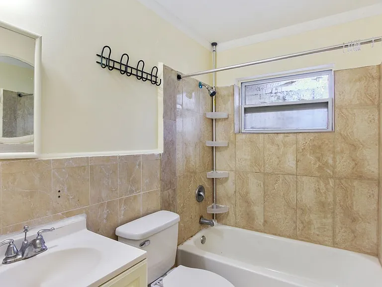 1227 Merritt St — Photo 9