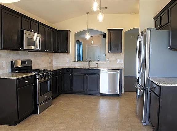 4th image of 1015 Remington Dr