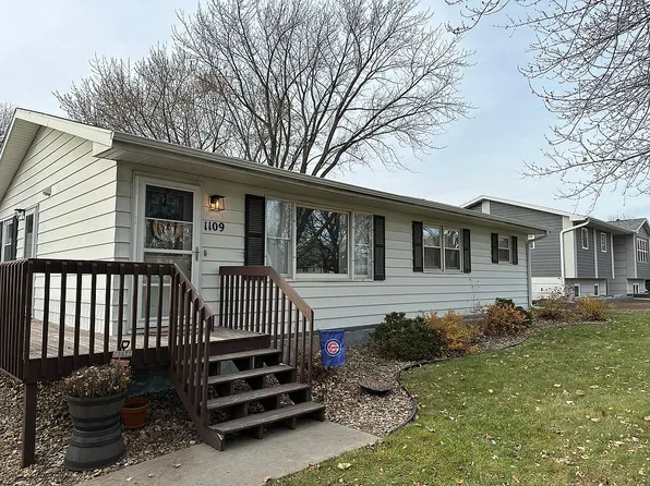 1109 9th St NW, Waverly, IA 50677