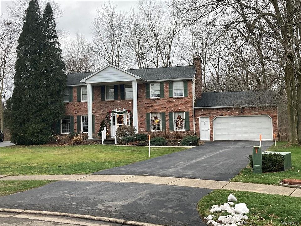 1st image of 28 Coachmens Ct