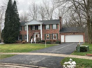 28 Coachmens Ct, East Amherst, NY 14051