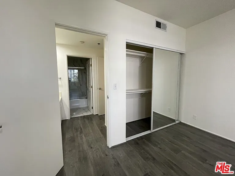 10610 Wilshire Blvd #533 — Photo 7