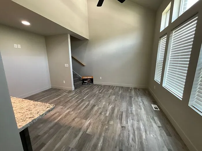 2 bed, 2.5 bath, 1700 sqft, $1,800 — Photo 2