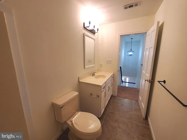 614 E Pebworth Rd — Photo 33